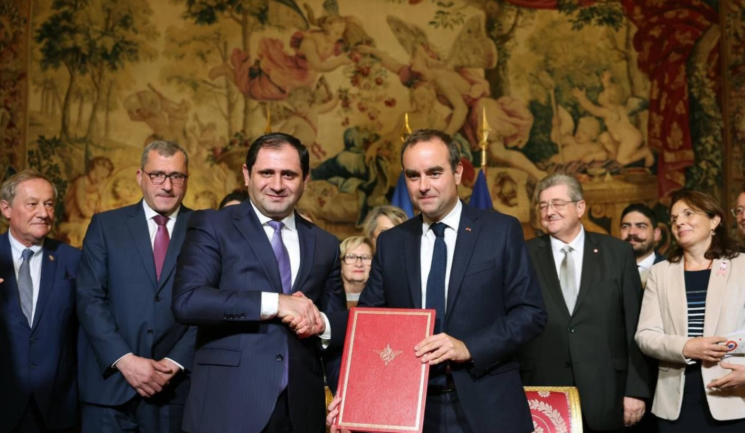 Ermenistan ve Fransa arasında savunma işbirliği anlaşması imzalandı